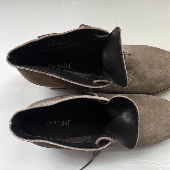 Bjorndal Rachel womens taupe leather Chukka bootie shoes - Picture 5 of 6